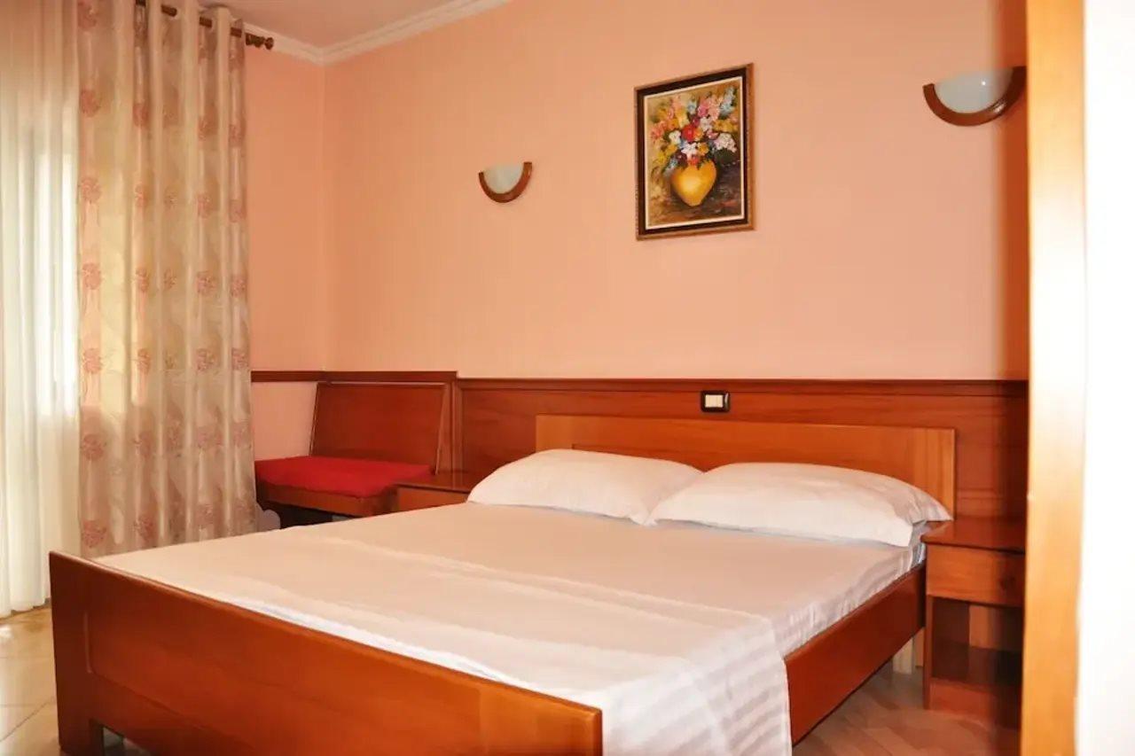 Lugano Hotel Tirana Exterior photo