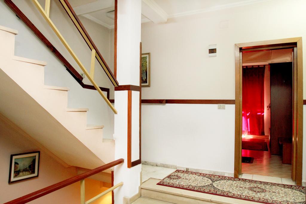 Lugano Hotel Tirana Exterior photo
