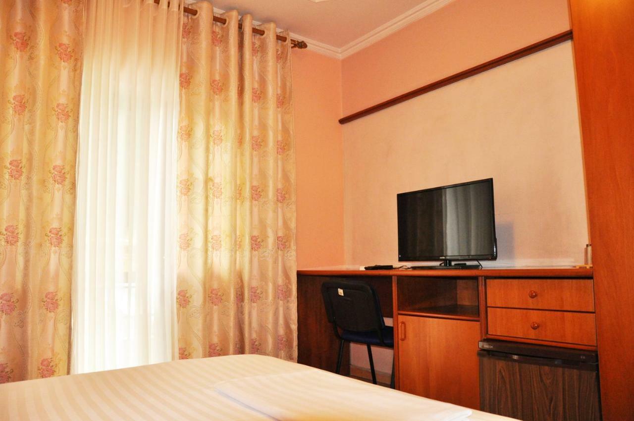 Lugano Hotel Tirana Exterior photo